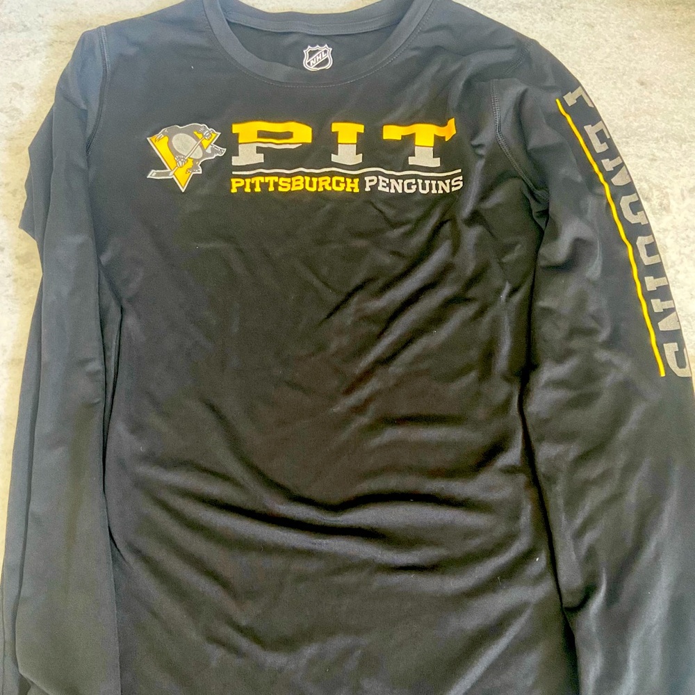 Pittsburgh Penguins hockey youth black long sleeve dri-for T-shirt, yl 14-16